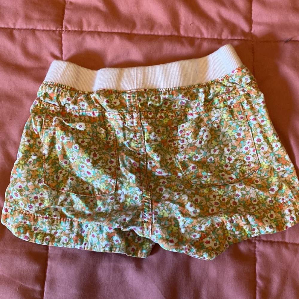 Adorable Kids Floral Shorts 4T - Picture 4 of 6